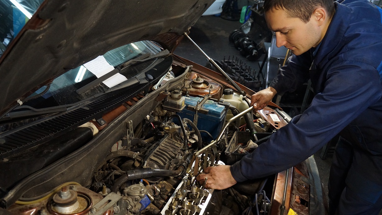 Ремонтные работы автомехаником Ремонтные работы автомехаником