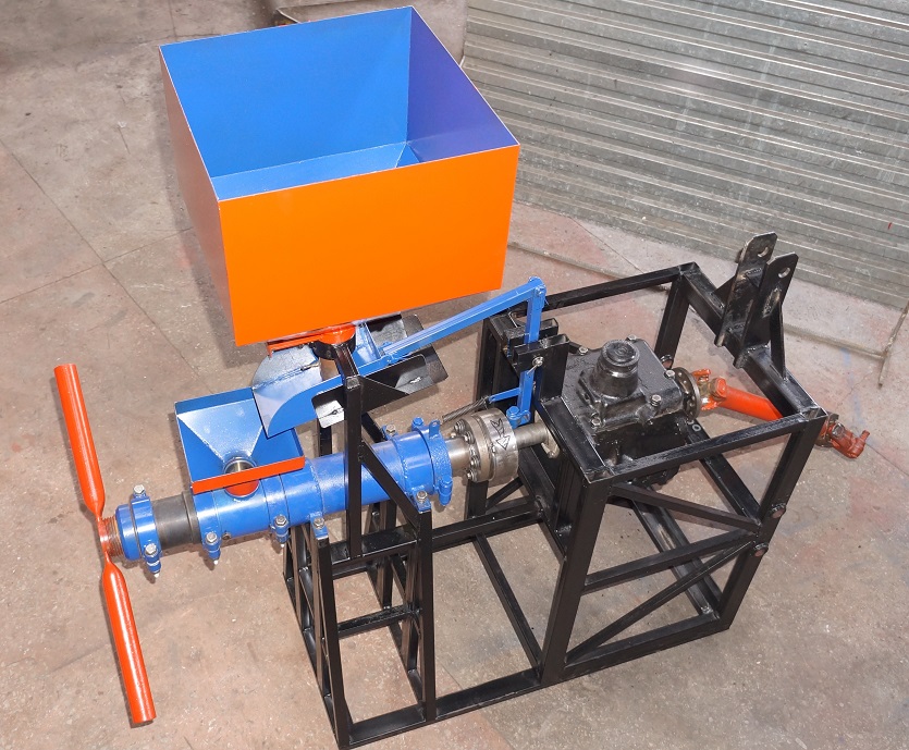 Кормоекструдер з приводом від ВВП Кормоекструдер з приводом від ВВП