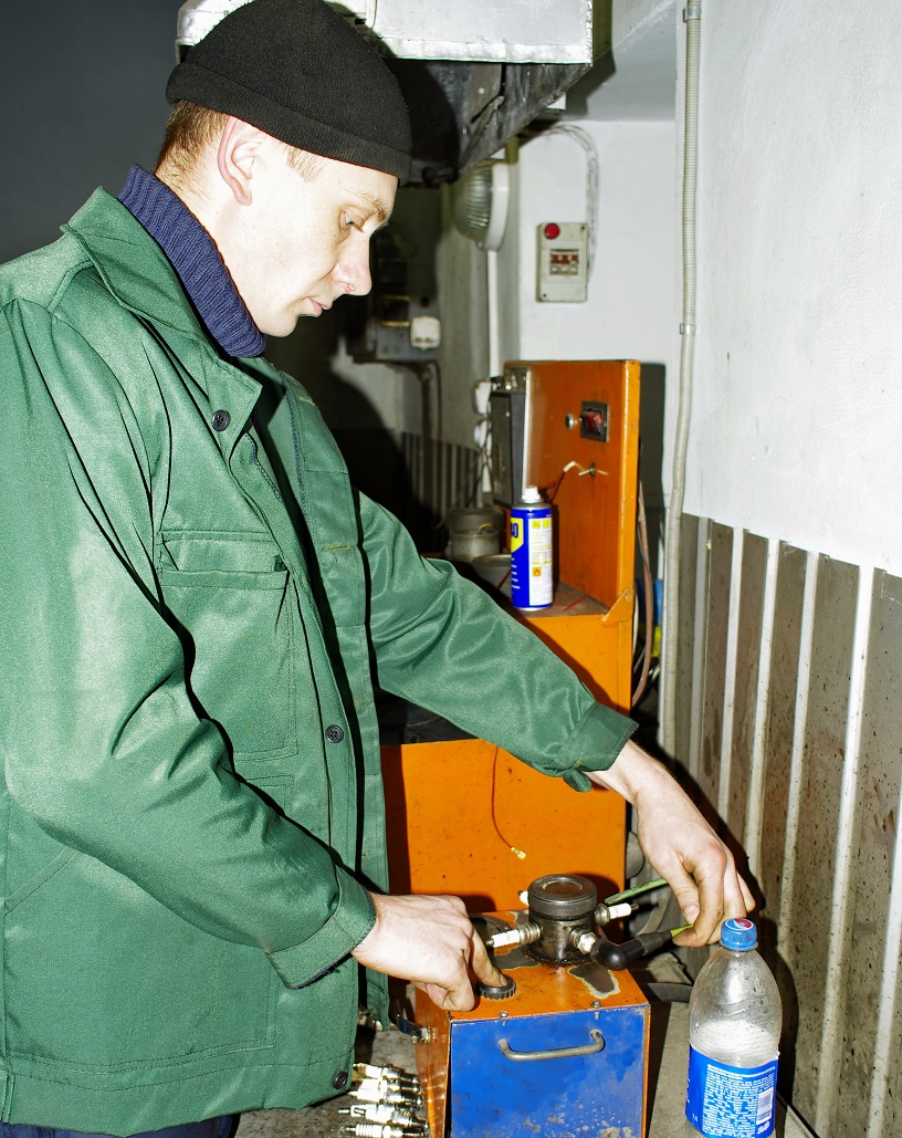 Проверка свечей зажигания на стенде Проверка свечей зажигания на стенде