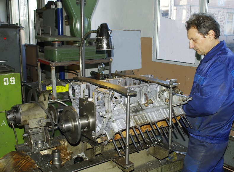 Расточка втулок распределительного вала борштанг