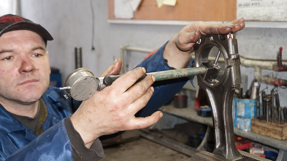 Измерение нижней головки шатуна