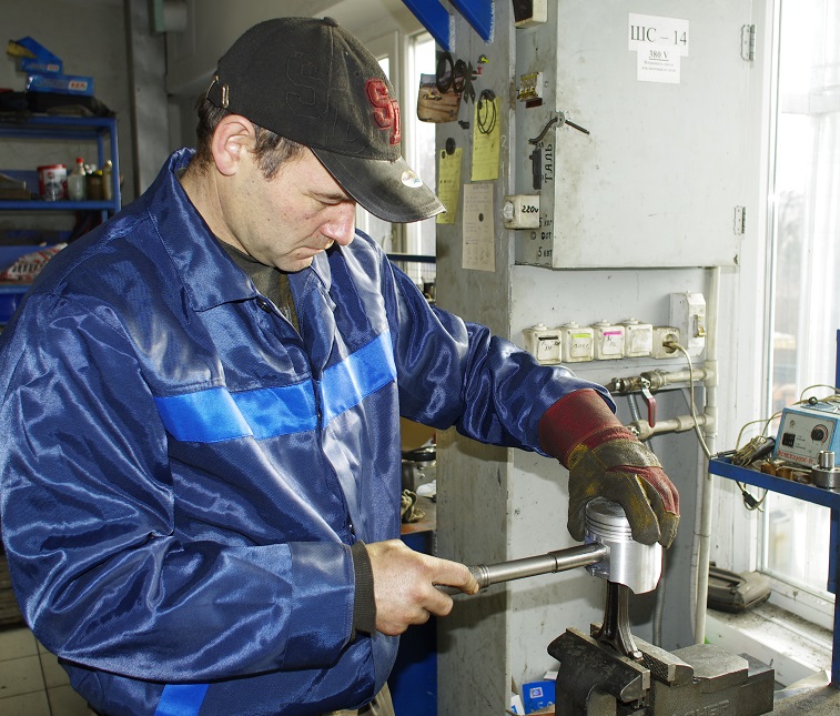 Сборка поршней с шатунами Сборка поршней с шатунами